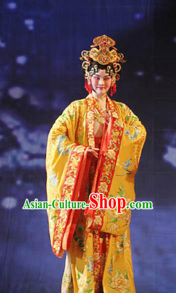 Chinese Beijing Opera Actress Garment Costumes and Hair Accessories Traditional Peking Opera The Tiger Generals Imperial Concubine Liu Dress Hua Tan Apparels