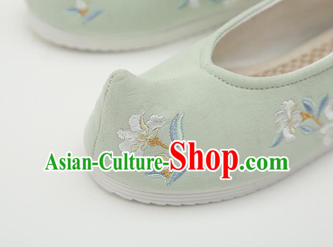 Chinese Handmade Light Green Embroidered Shoes Traditional Ming Dynasty Female Bow Shoes Hanfu Shoes Ancient Princess Shoes