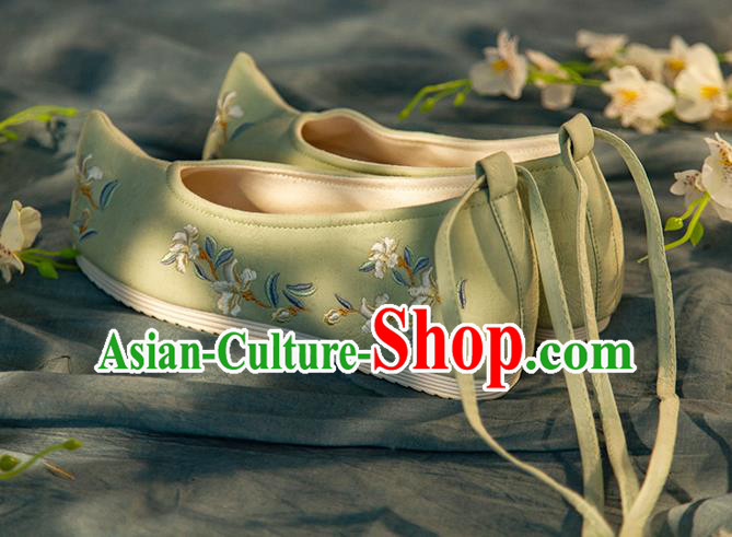 Chinese Handmade Light Green Embroidered Shoes Traditional Ming Dynasty Female Bow Shoes Hanfu Shoes Ancient Princess Shoes