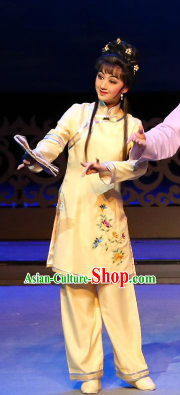 Chinese Cantonese Opera Diva Garment Yang Cuixi Costumes and Headdress Traditional Guangdong Opera Actress Apparels Young Woman Dress
