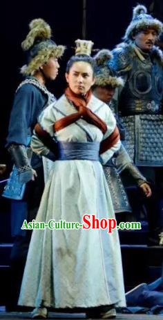 Chinese Traditional Northern Wei Dynasty Swordsman Apparels Costumes Historical Drama Bei Wei Feng Yang Ancient Prince Garment Young Male Clothing and Headwear
