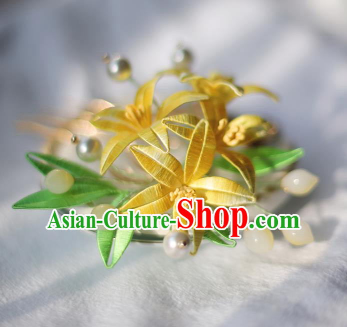 Handmade Chinese Classical Lily Flowers Hair Comb Traditional Hair Accessories Ancient Hanfu Court Yellow Silk Hairpins for Women