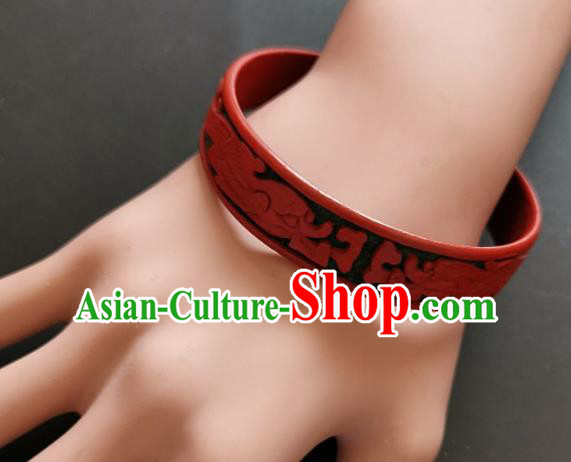 Chinese Traditional Handmade Carving Dragonfish Craft Black Lacquerware Bracelet Accessories