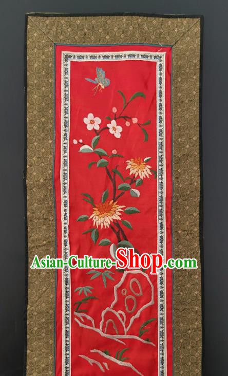 Chinese Traditional Embroidered Chrysanthemum Butterfly Picture Handmade Embroidery Craft Embroidering Red Silk Decorative Painting