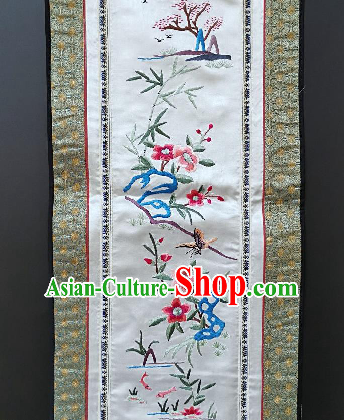 Chinese National Embroidered Plum Flowers Butterfly Paintings Traditional Handmade Embroidery Decorative White Silk Picture Craft