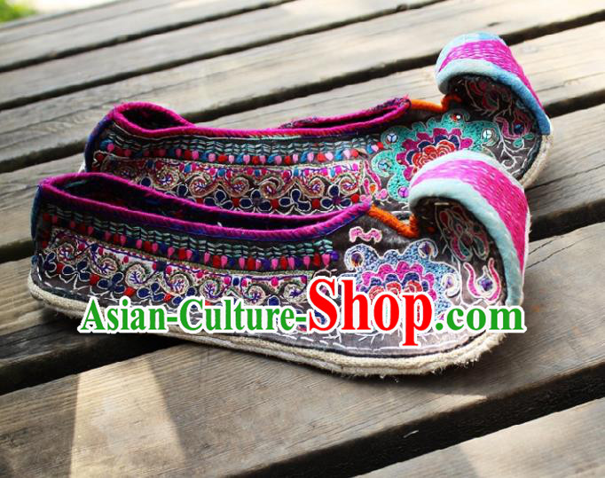 Asian Chinese Handmade Black Cloth Shoes National Shoes Embroidered Shoes Traditional Yunnan Ethnic Embroidery Flowers Shoes for Women
