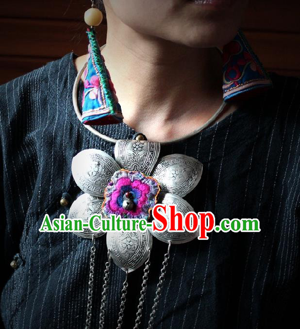 Chinese Handmade Miao Nationality Silver Bell Necklace Traditional Minority Ethnic Carving Flower Necklet Accessories for Women
