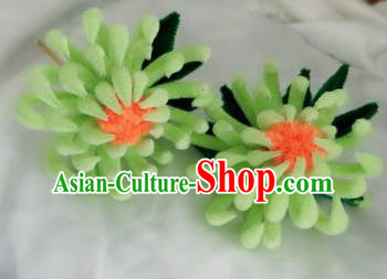Chinese Traditional Qing Dynasty Imperial Concubine Green Velvet Chrysanthemum Hairpin Headwear Ancient Manchu Woman Hair Accessories Hair Clip