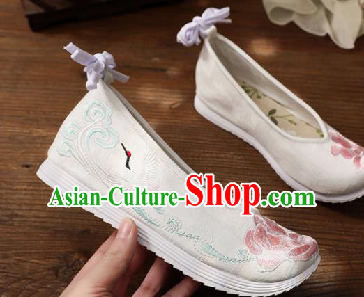 Chinese Ming Dynasty Palace Lady Shoes Ancient Princess Embroidery Peony Shoes Traditional Embroidered Shoes Handmade Hanfu White Cloth Shoes