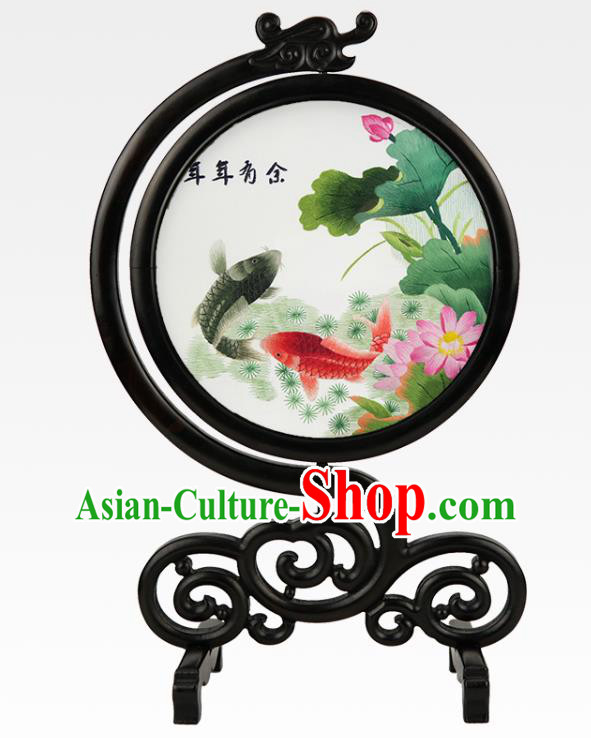 China Embroidered Carp Lotus Silk Desk Screen Suzhou Embroidery Craft Handmade Sandalwood Table Ornament