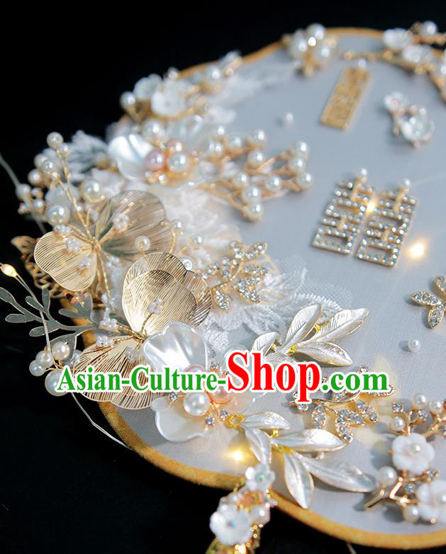 China Classical Wedding Circular Fan Traditional Handmade Shell Flowers Palace Fan