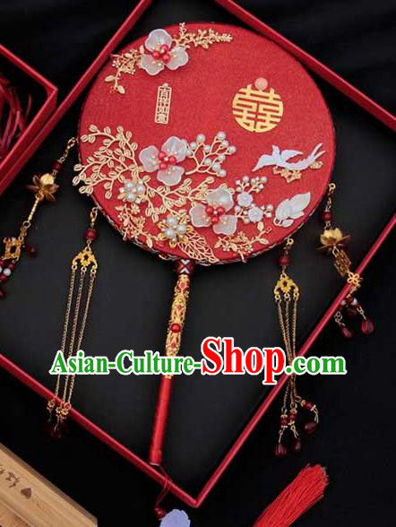 China Handmade Golden Tassel Palace Fan Classical Wedding Circular Fan Traditional Shell Flowers Fan