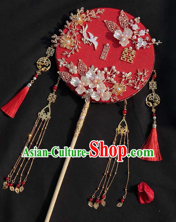 China Handmade Wedding Red Palace Fan Classical Dance Fan Traditional Bride Shell Flowers Circular Fan