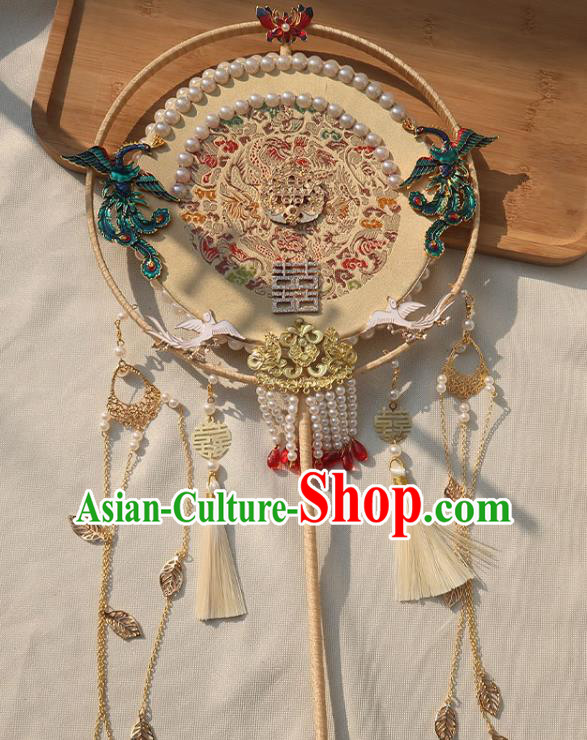 China Traditional Bride Embroidered Beige Circular Fan Classical Dance Pearls Silk Fan Handmade Wedding Blueing Phoenix Palace Fan