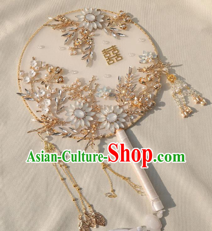 China Classical Dance Circular Fan Traditional Bride Pearls Silk Fan Handmade Wedding Crystal Flowers Palace Fan