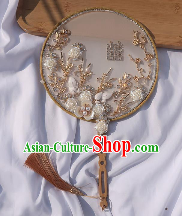 China Classical Dance Shell Roses Silk Fan Handmade Bride Palace Fan Traditional Wedding Circular Fan