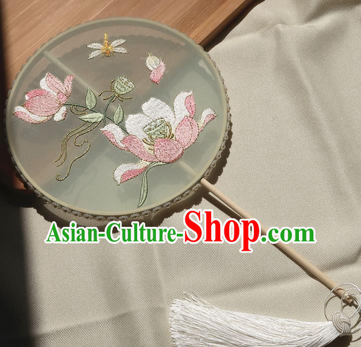 China Classical Embroidered Lotus Circular Fan Traditional Wedding Palace Fan Handmade Hanfu Light Green Silk Fan