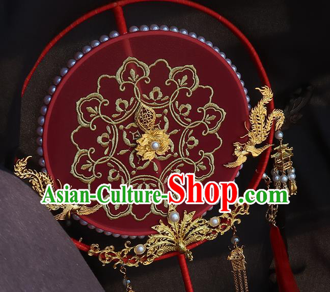 China Traditional Wedding Pearls Red Silk Fan Classical Hanfu Embroidered Fan Handmade Golden Phoenix Palace Fan