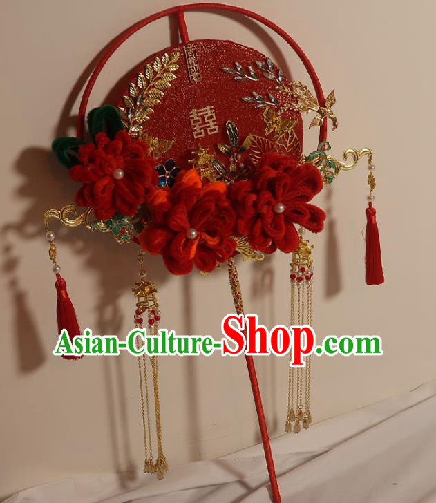 China Traditional Wedding Golden Tassel Silk Fan Handmade Bride Palace Fan Classical Dance Red Velvet Chrysanthemum Circular Fan