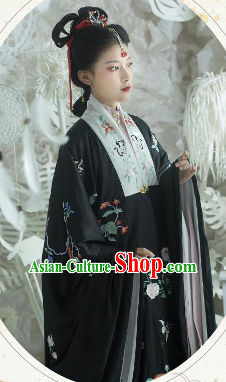 China Ancient Imperial Mistress Embroidered Hanfu Black Cape Traditional Ming Dynasty Noble Beauty Historical Clothing