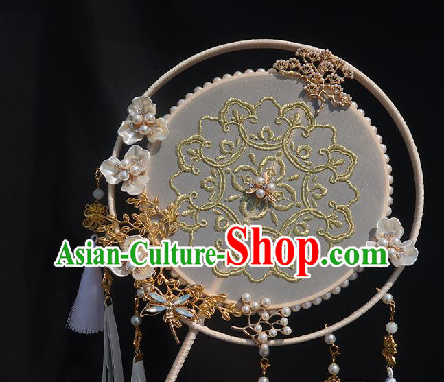 China Classical Wedding White Silk Fan Traditional Hanfu Fan Handmade Embroidered Palace Fan