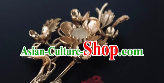 China Classical Golden Plum Blossom Hairpin Handmade Tassel Hair Stick Traditional Hair Accessories