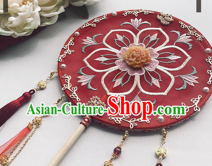 China Traditional Tang Dynasty Red Silk Fan Handmade Palace Fan Wedding Embroidered Circular Fan