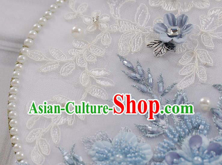China Handmade Blue Lace Flowers Palace Fan Wedding Silk Fan Traditional Bride Circular Fan