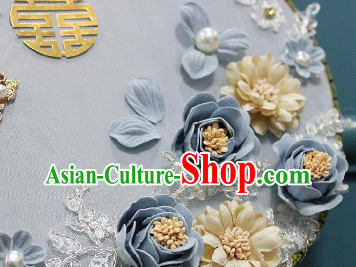 China Handmade Blue Roses Palace Fan Traditional Wedding Silk Fan Bride Circular Fan