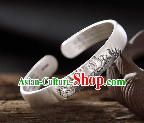 China Handmade Silver Carving Lotus Bracelet Traditional Wristlet Jewelry