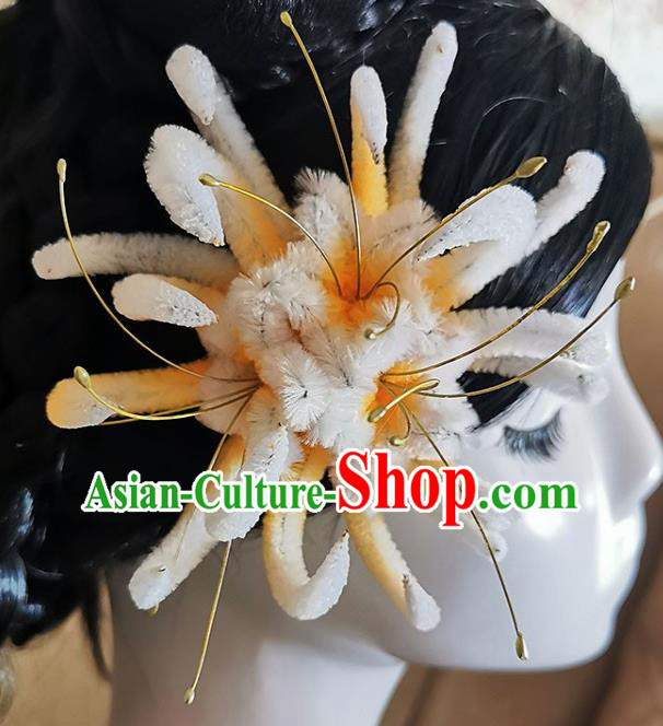 China Handmade Manjusaka Hair Stick Traditional Hanfu Yellow Velvet Hairpin