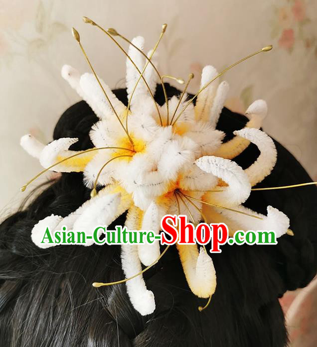 China Handmade Manjusaka Hair Stick Traditional Hanfu Yellow Velvet Hairpin