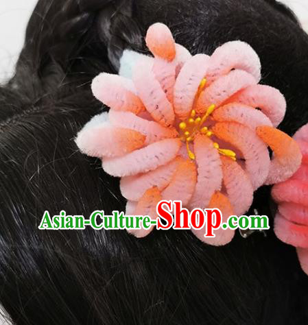 China Traditional Velvet Pink Chrysanthemum Hairpin Handmade Ancient Empress Headwear