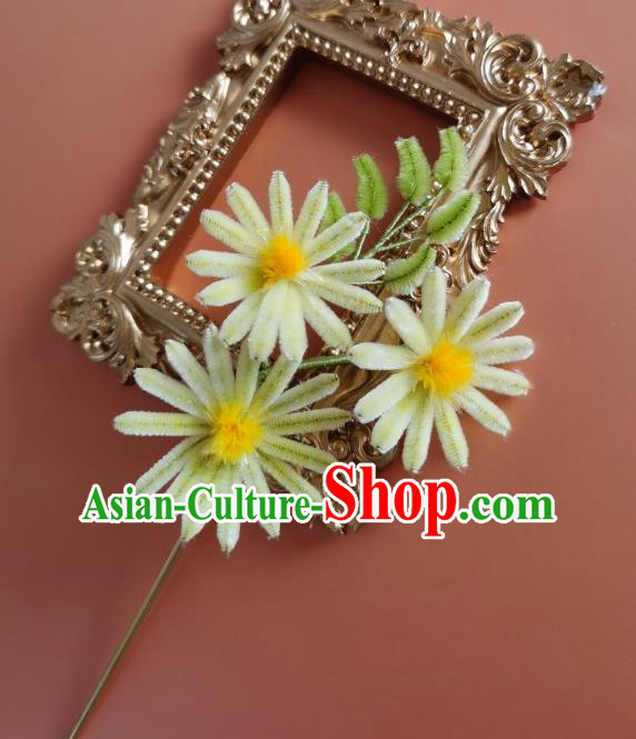 China Ancient Hanfu Velvet Daisy Hairpin Traditional Handmade Hair Accessories