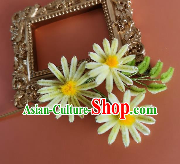 China Ancient Hanfu Velvet Daisy Hairpin Traditional Handmade Hair Accessories