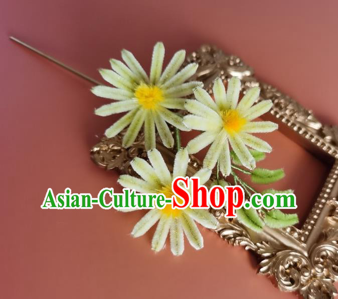 China Ancient Hanfu Velvet Daisy Hairpin Traditional Handmade Hair Accessories