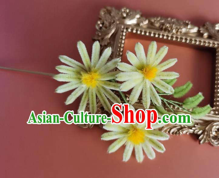 China Ancient Hanfu Velvet Daisy Hairpin Traditional Handmade Hair Accessories