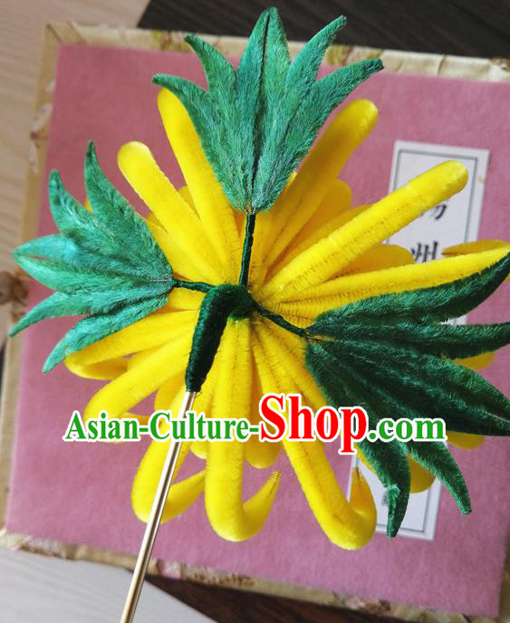China Classical Hanfu Flowers Hairpin Traditional Ancient Palace Lady Yellow Velvet Chrysanthemum Hair Stick