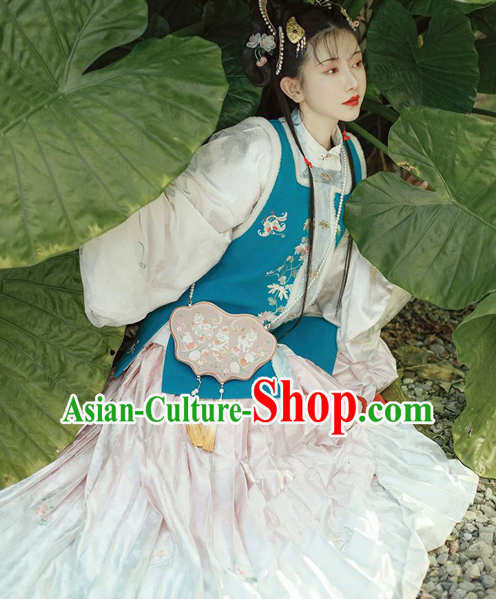 China Ancient Young Lady Embroidered Hanfu Clothing Traditional Ming Dynasty Historical Costumes