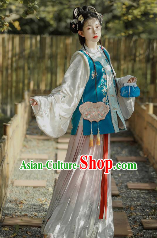 China Ancient Young Lady Embroidered Hanfu Clothing Traditional Ming Dynasty Historical Costumes