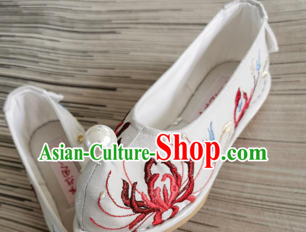 Handmade Chinese Traditional Ming Dynasty Hanfu Shoes Satin Shoes White Embroidered Shoes