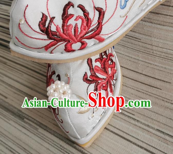 Handmade Chinese Traditional Ming Dynasty Hanfu Shoes Satin Shoes White Embroidered Shoes