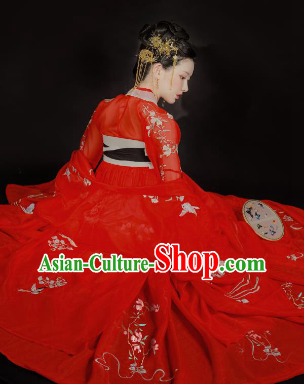 China Ancient Young Beauty Historical Clothing Traditional Tang Dynasty Wedding Costumes