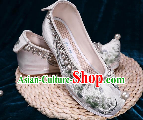 Chinese Handmade White Satin Shoes Hanfu Pearls Shoes Traditional Embroidered Peach Blossom Shoes