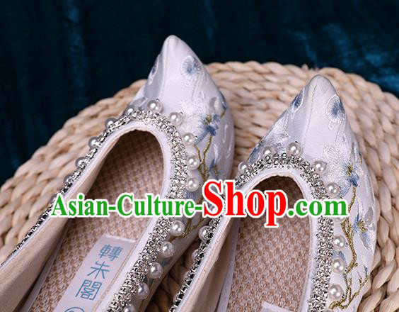 Chinese Handmade Pearls Shoes Ancient Princess White Satin Shoes Traditional Embroidered Mangnolia Shoes