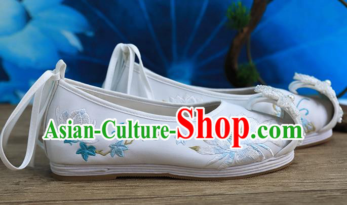 Chinese Traditional Hanfu White Cloth Shoes Ancient Princess Shoes Embroidered Epiphyllum Shoes