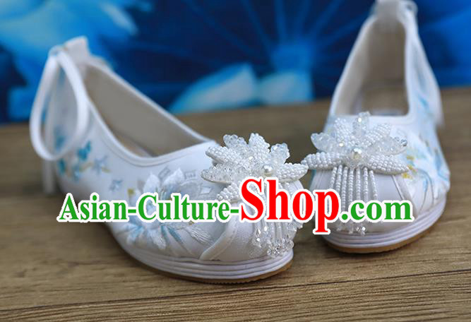 Chinese Traditional Hanfu White Cloth Shoes Ancient Princess Shoes Embroidered Epiphyllum Shoes