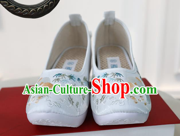 Chinese Traditional Ming Dynasty Shoes Ancient Princess Shoes Embroidered White Shoes