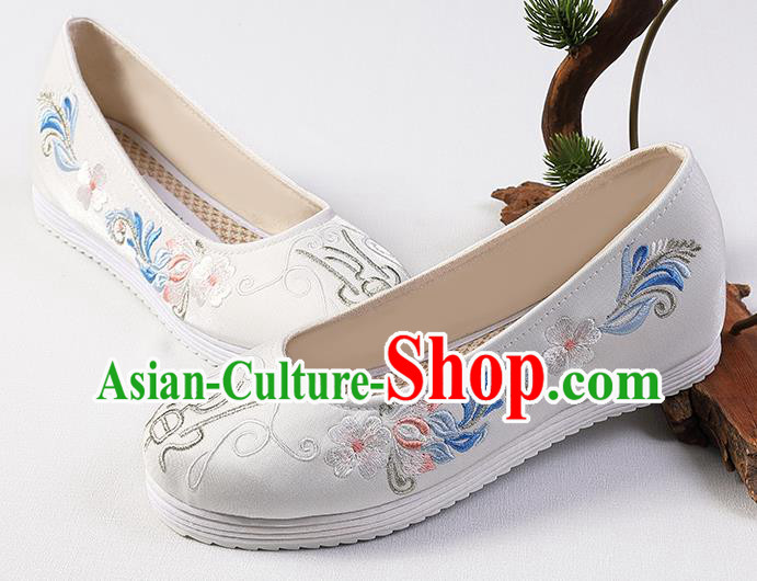 Chinese Classical Embroidered White Shoes Traditional Wedding Shoes Handmade Hanfu Shoes