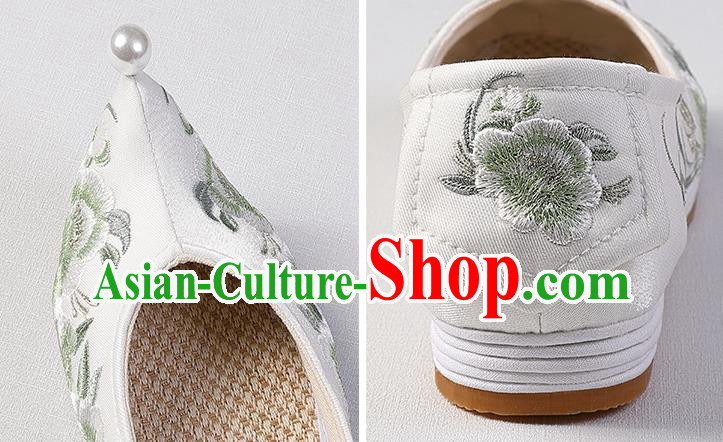 Chinese Classical Embroidered Begonia Shoes Traditional Women Shoes Handmade Hanfu White Cloth Shoes